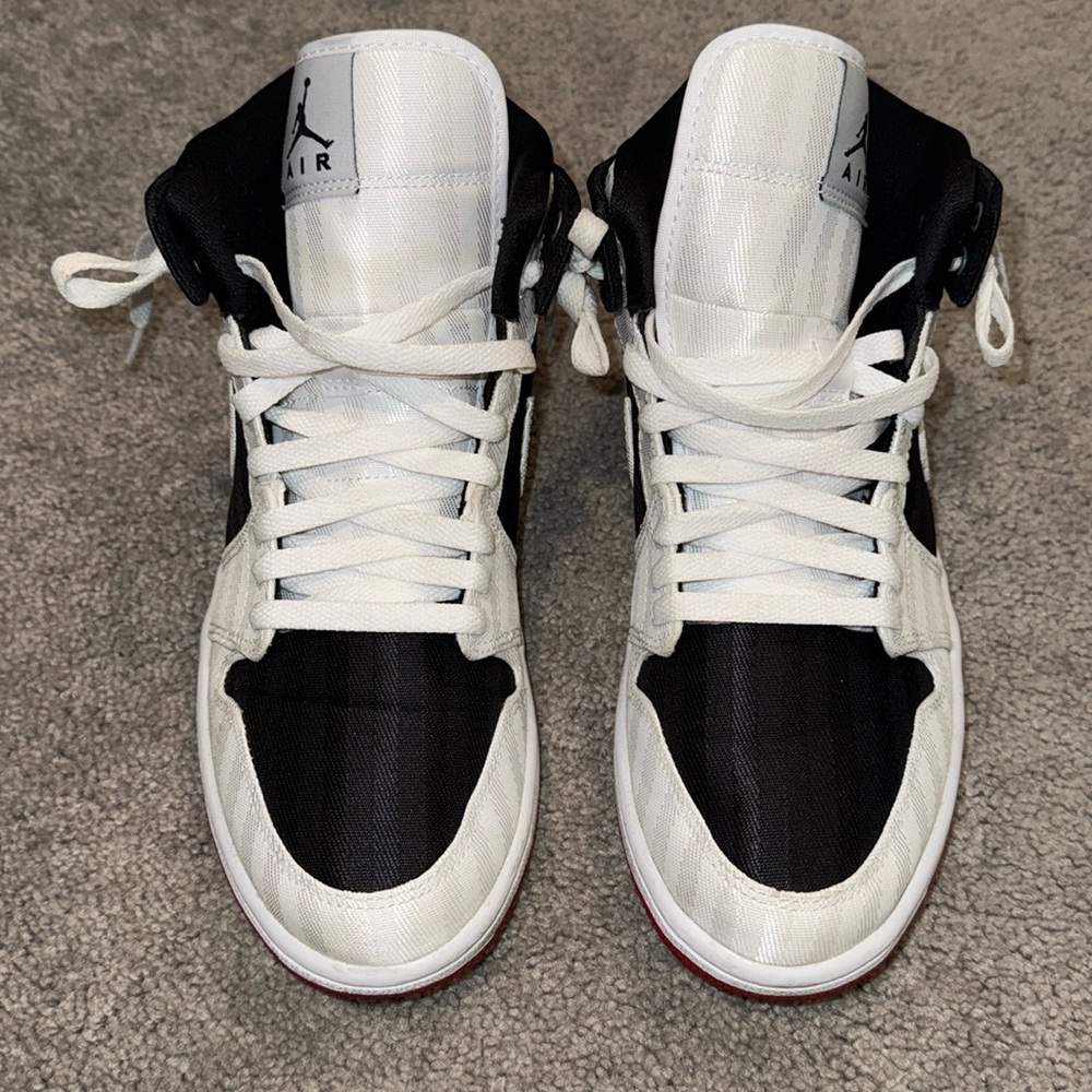 Air Jordan 1 Mid SE Utility